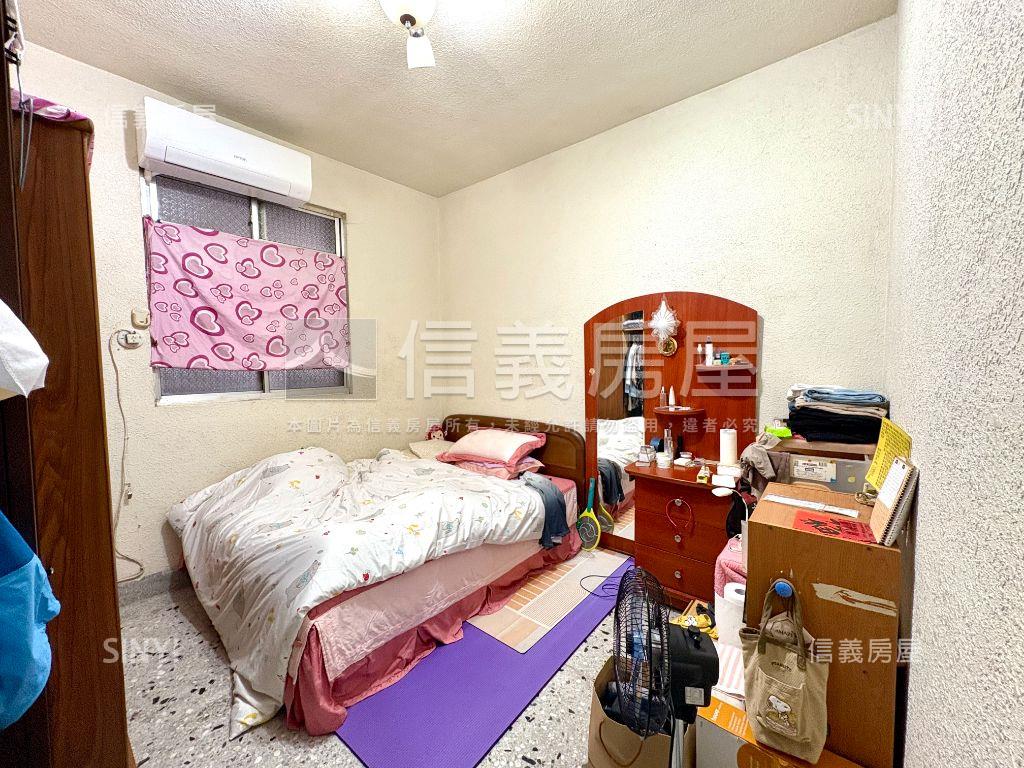 近捷運豪華都更題材一樓房屋室內格局與周邊環境