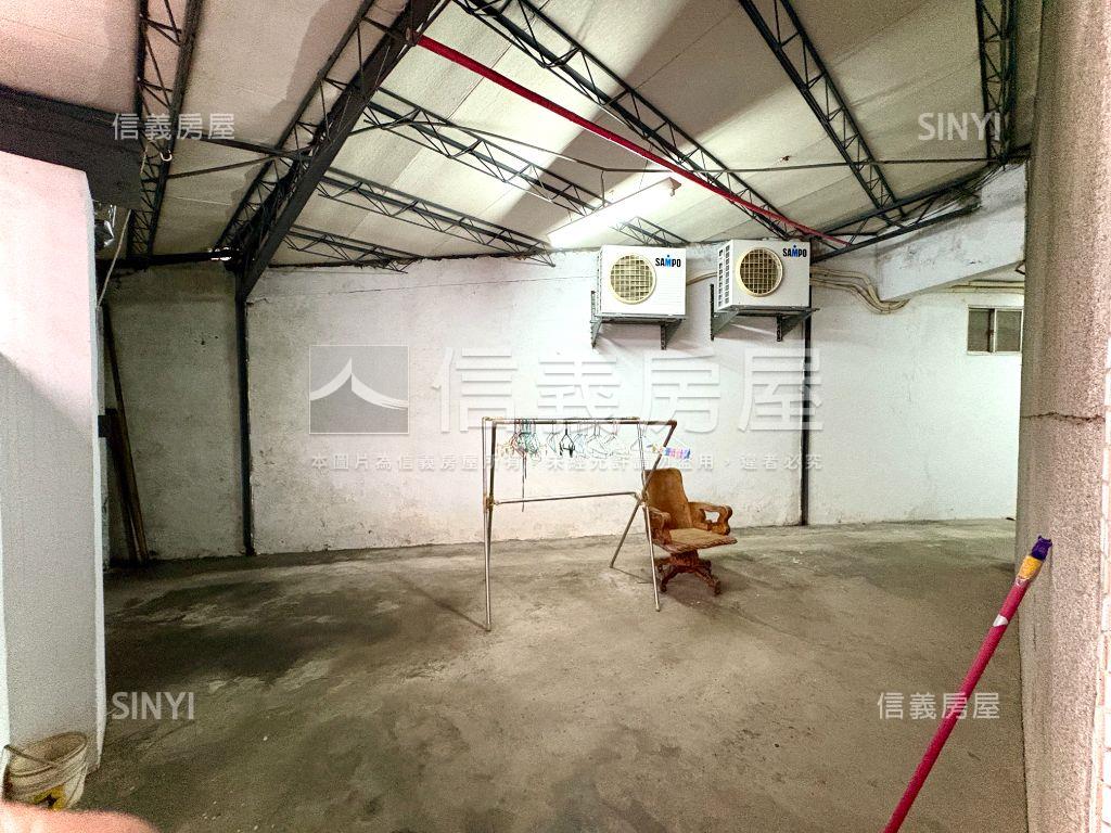 近捷運豪華都更題材一樓房屋室內格局與周邊環境