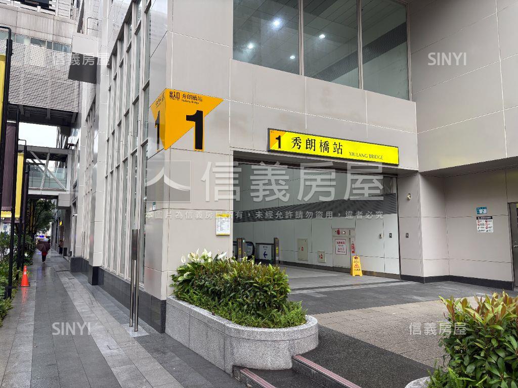 近捷運豪華都更題材一樓房屋室內格局與周邊環境