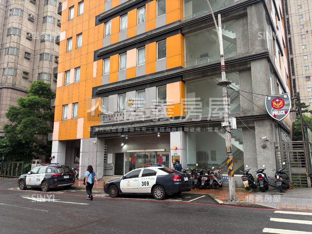 近捷運豪華都更題材一樓房屋室內格局與周邊環境