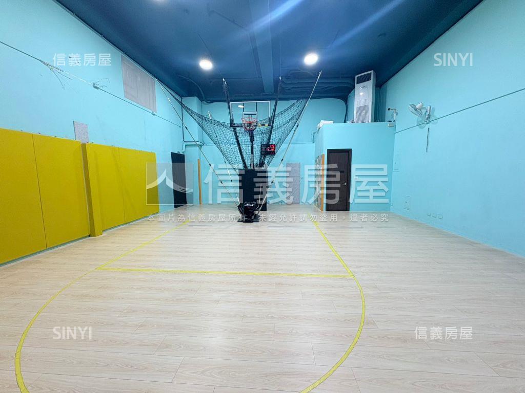 來打球！八米寬店面房屋室內格局與周邊環境