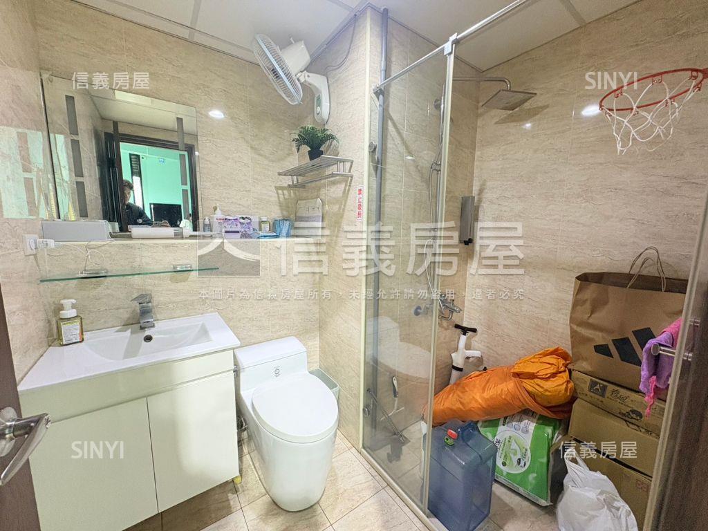 來打球！八米寬店面房屋室內格局與周邊環境