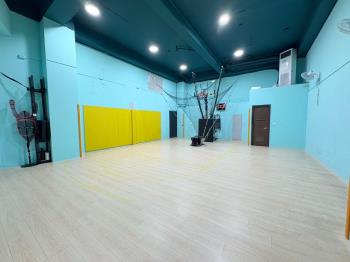 來打球！八米寬店面