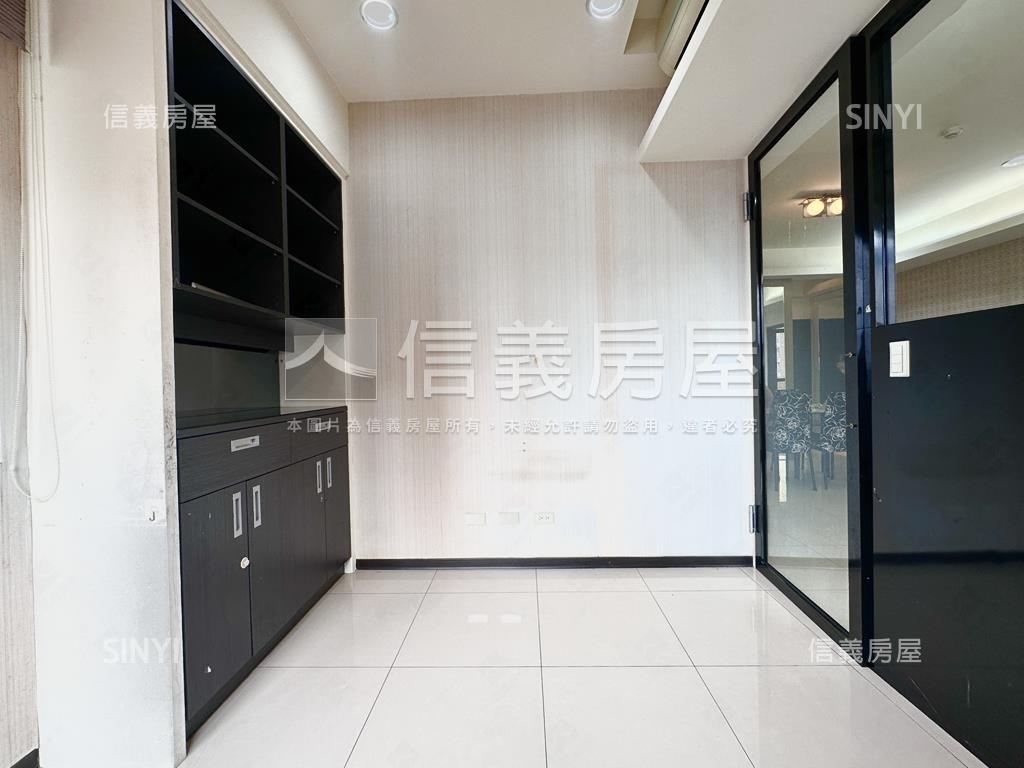 哈佛。晴光天境。三房車位房屋室內格局與周邊環境