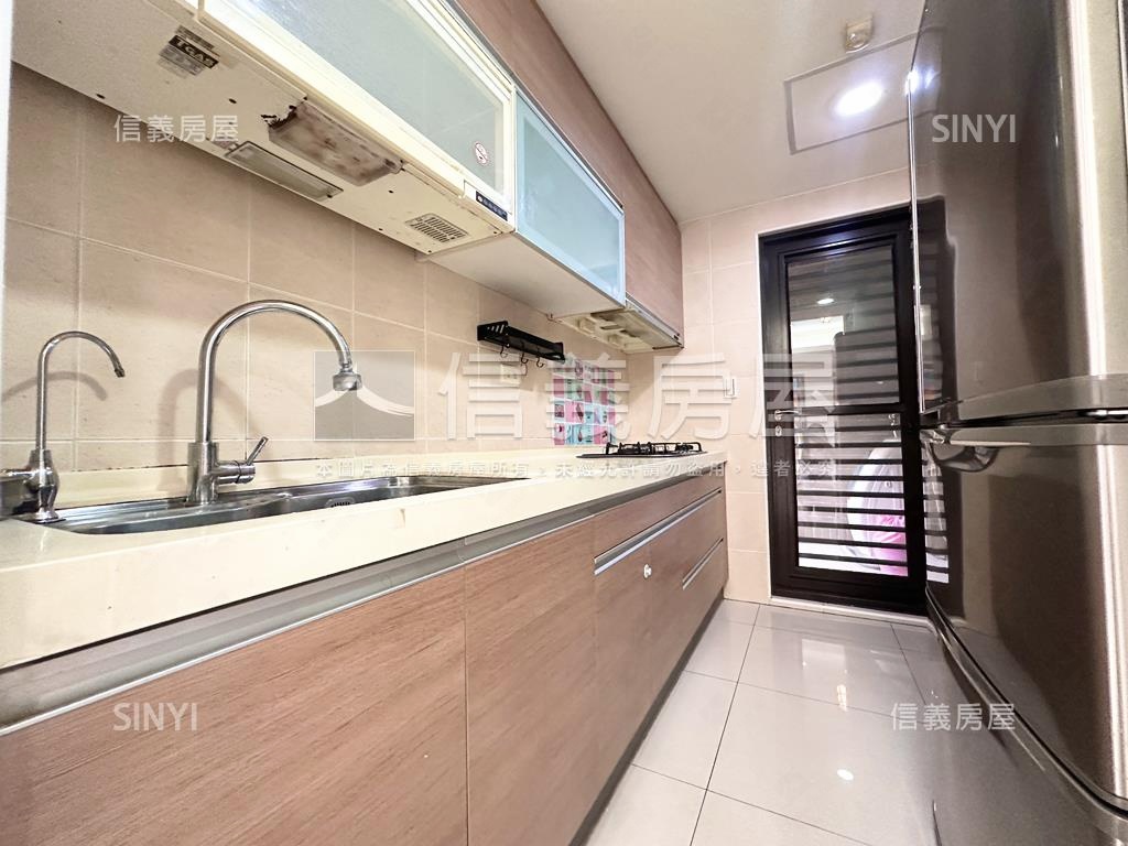 哈佛。晴光天境。三房車位房屋室內格局與周邊環境