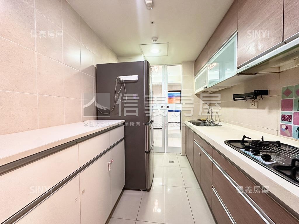 哈佛。晴光天境。三房車位房屋室內格局與周邊環境