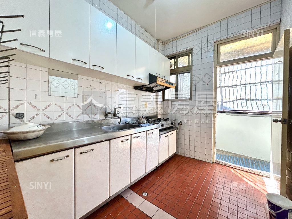 六張犁捷運邊間頂加房屋室內格局與周邊環境