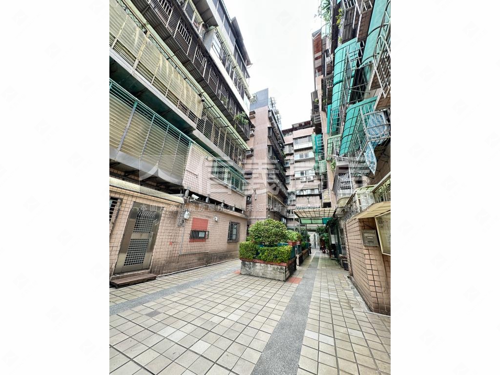 華廈方正大空間★書香世家房屋室內格局與周邊環境