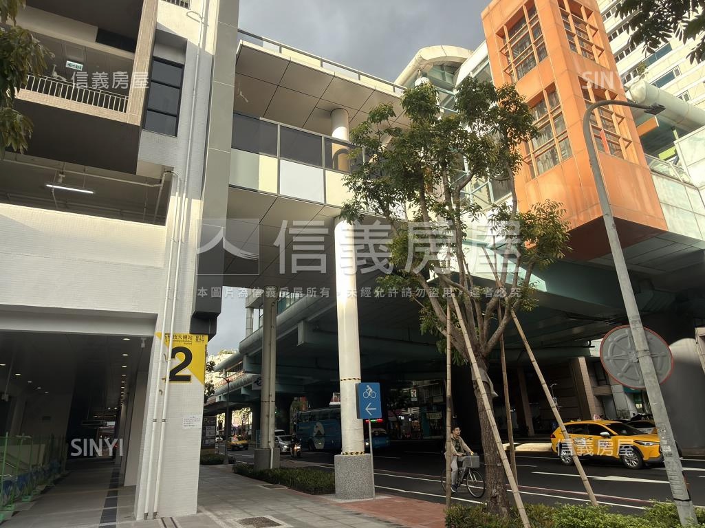 科技捷運台銀華廈有車位停房屋室內格局與周邊環境