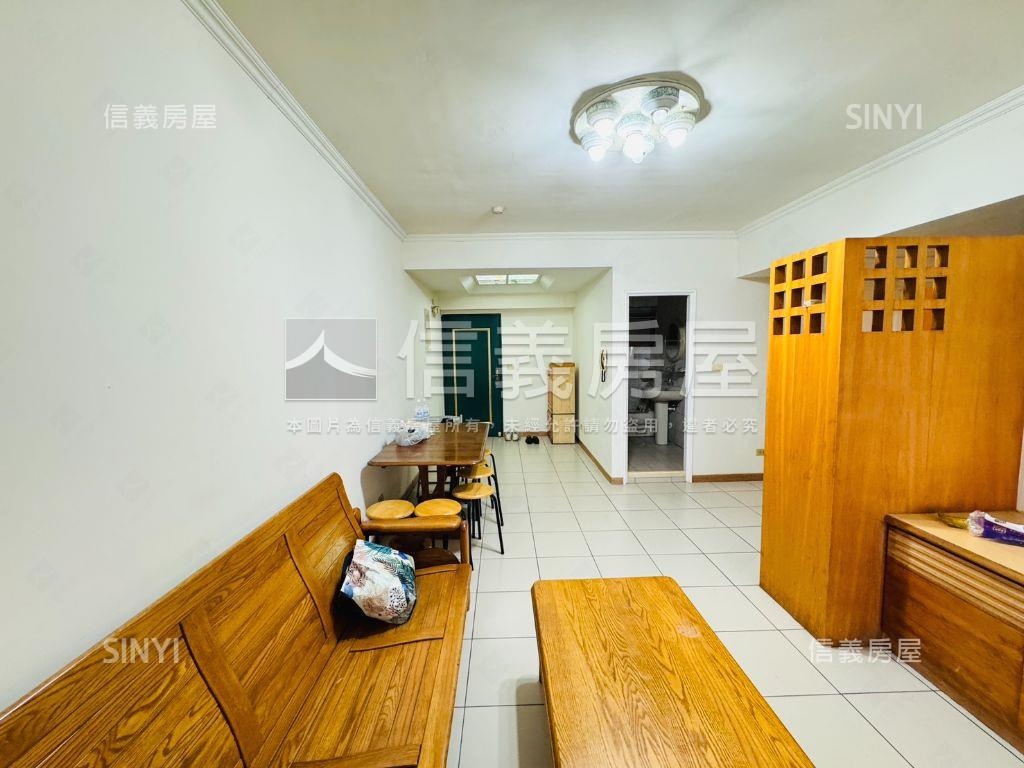文華高中旁２房休旅車位房屋室內格局與周邊環境