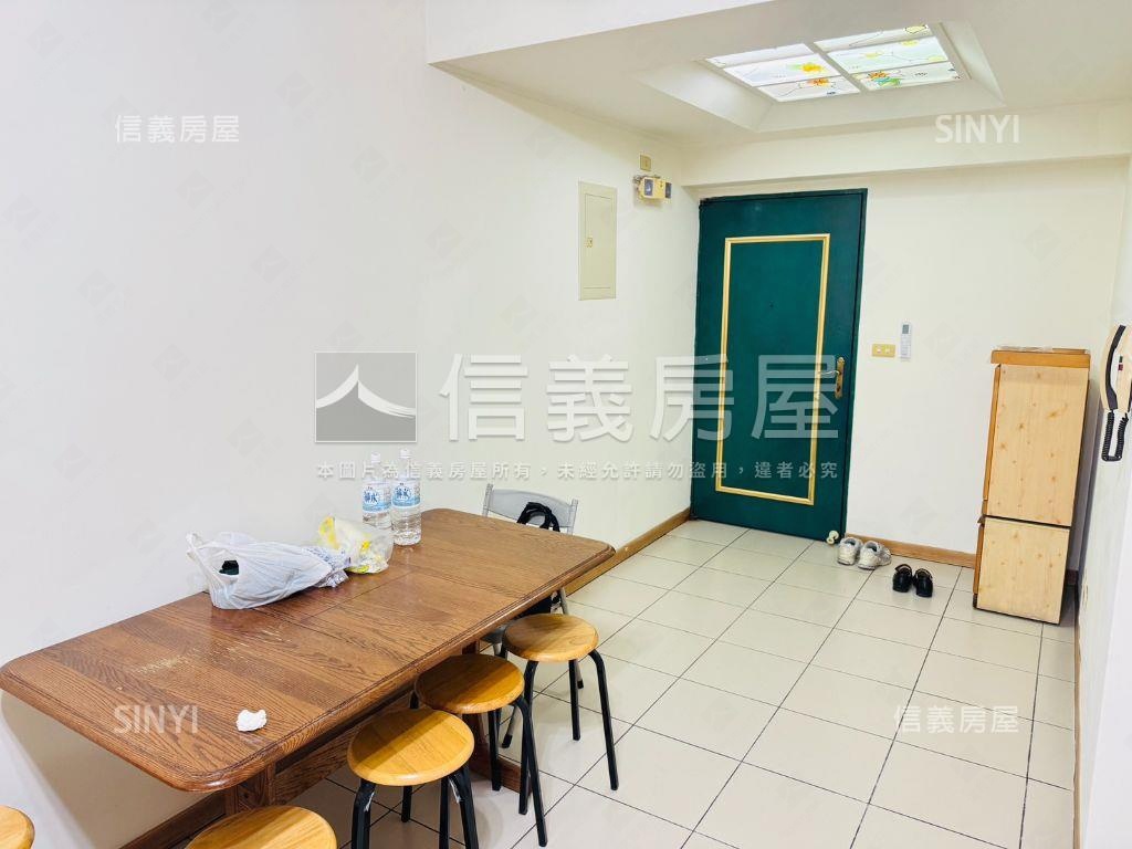 文華高中旁２房休旅車位房屋室內格局與周邊環境
