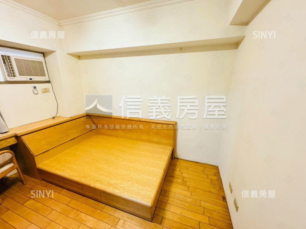 文華高中旁２房休旅車位房屋室內格局與周邊環境