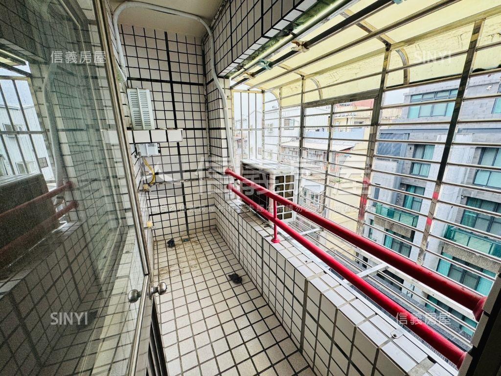 文華高中旁２房休旅車位房屋室內格局與周邊環境