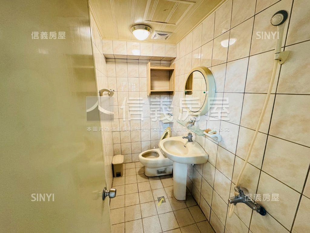 文華高中旁２房休旅車位房屋室內格局與周邊環境