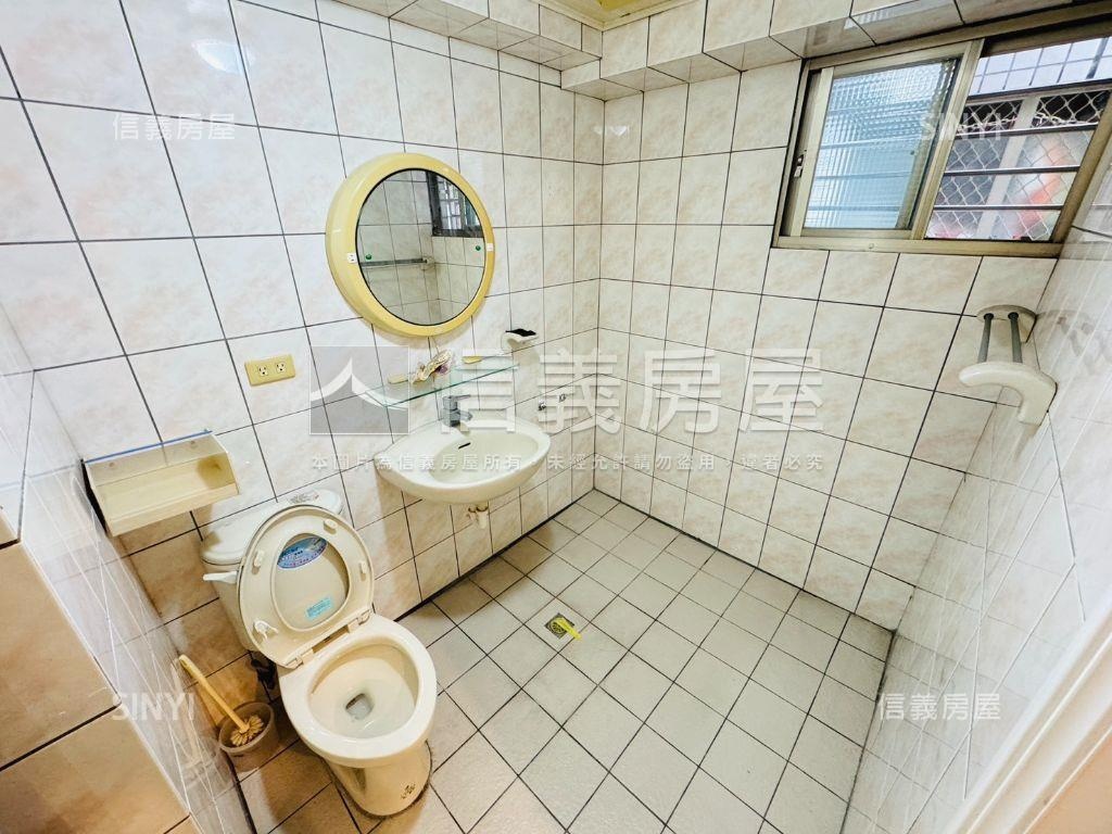 文華高中旁２房休旅車位房屋室內格局與周邊環境