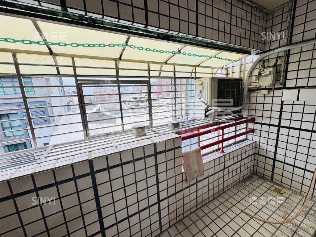 文華高中旁２房休旅車位房屋室內格局與周邊環境