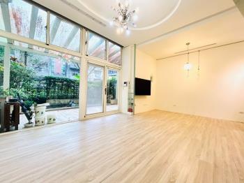 專任‧拉斐爾挑高花園