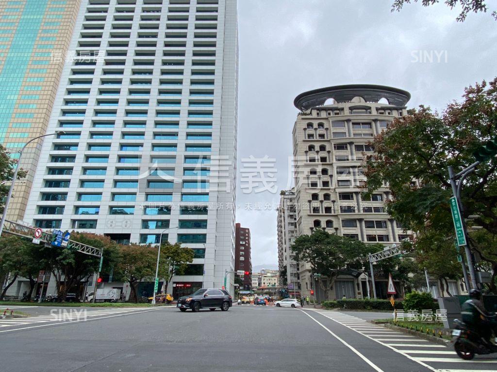 大馬路三角窗全家便利商店房屋室內格局與周邊環境