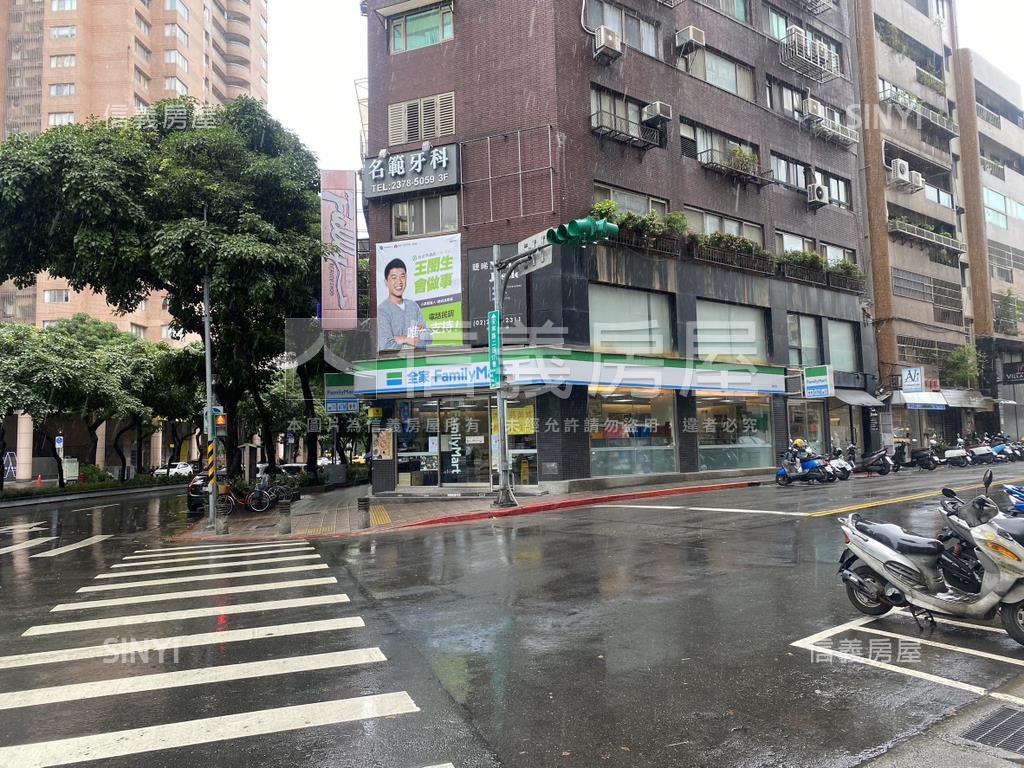 大馬路三角窗全家便利商店房屋室內格局與周邊環境