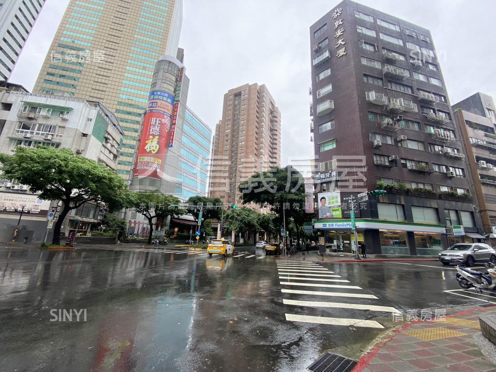 大馬路三角窗全家便利商店房屋室內格局與周邊環境