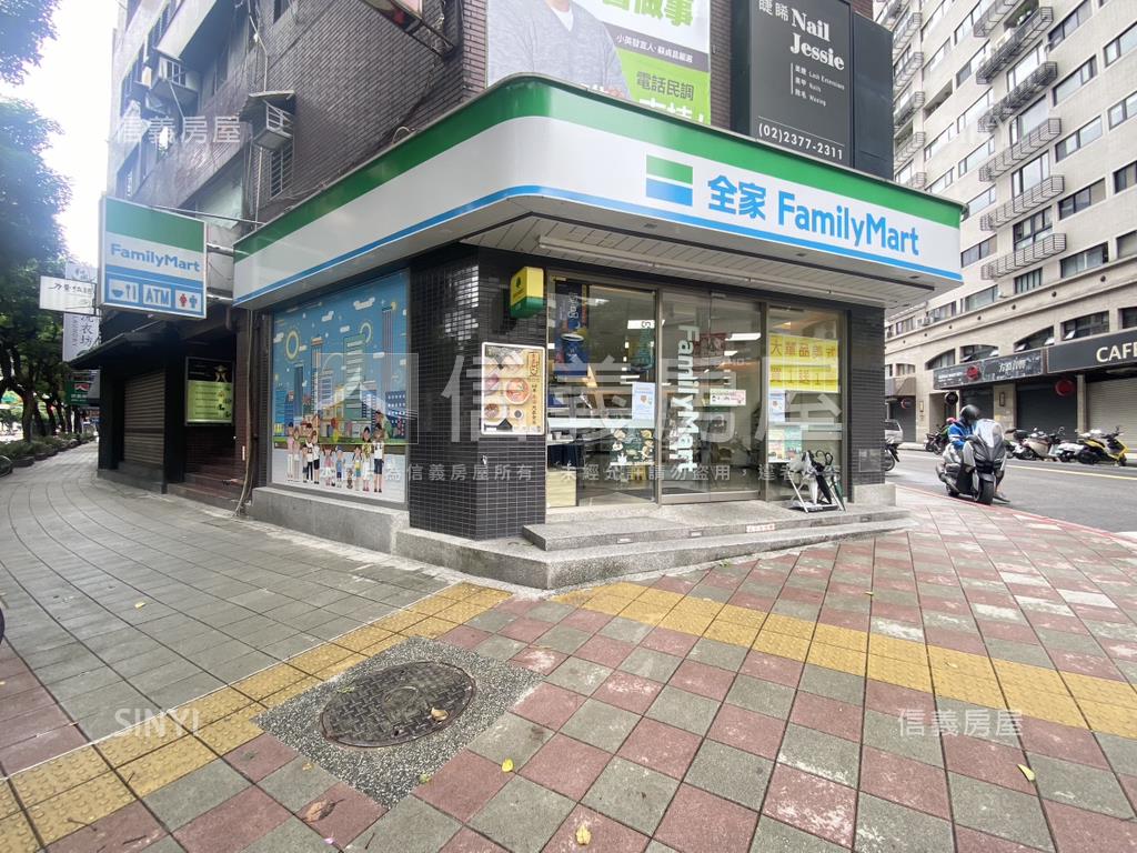 大馬路三角窗全家便利商店房屋室內格局與周邊環境