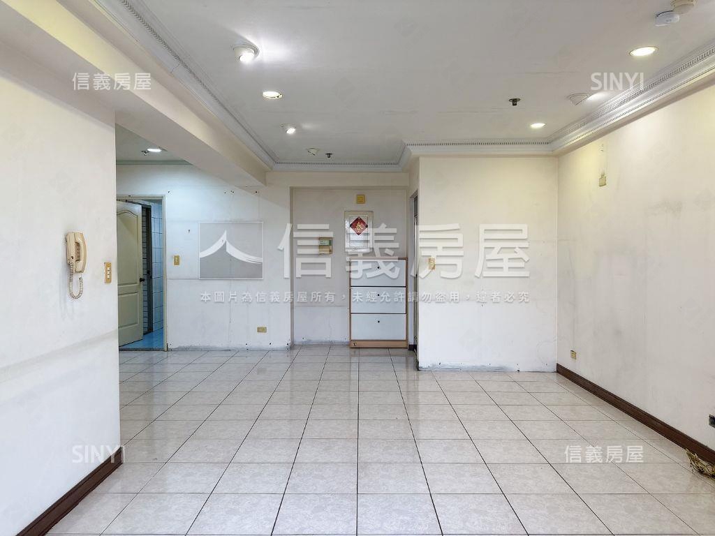 寶成皇家豪景視野四房車位房屋室內格局與周邊環境