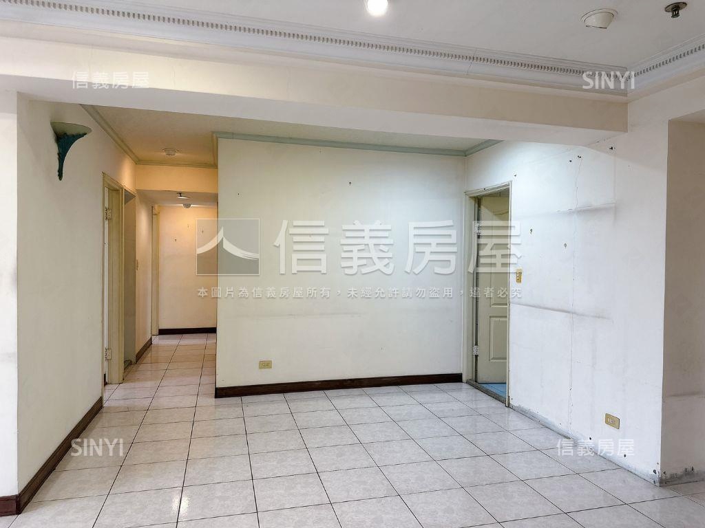 寶成皇家豪景視野四房車位房屋室內格局與周邊環境