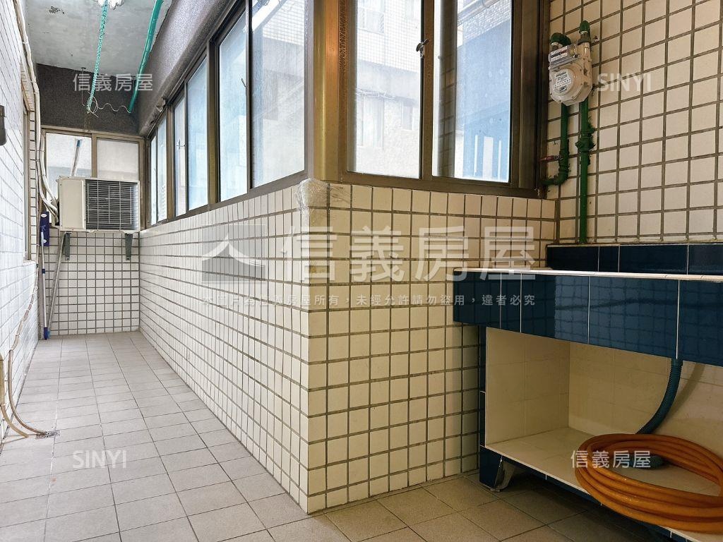 寶成皇家豪景視野四房車位房屋室內格局與周邊環境