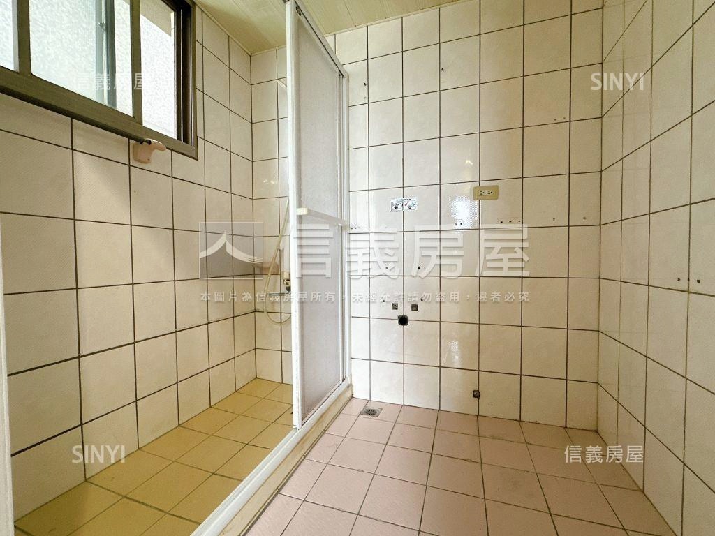 寶成皇家豪景視野四房車位房屋室內格局與周邊環境