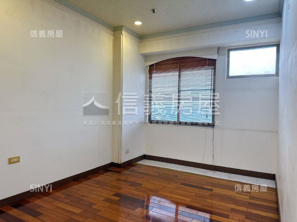 寶成皇家豪景視野四房車位房屋室內格局與周邊環境