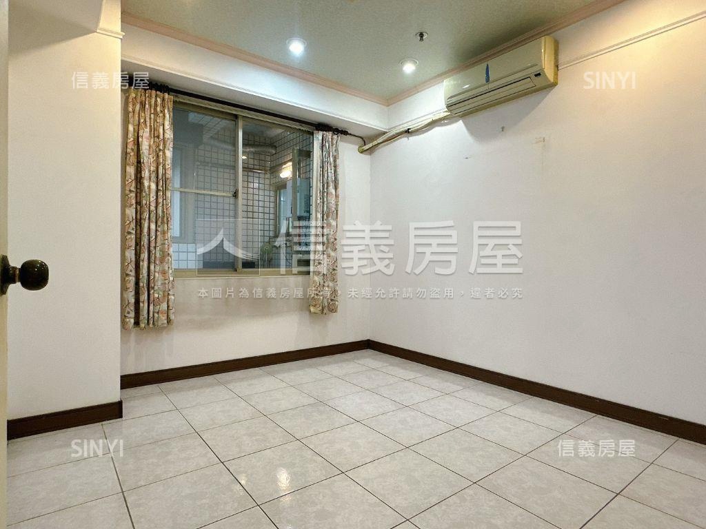 寶成皇家豪景視野四房車位房屋室內格局與周邊環境