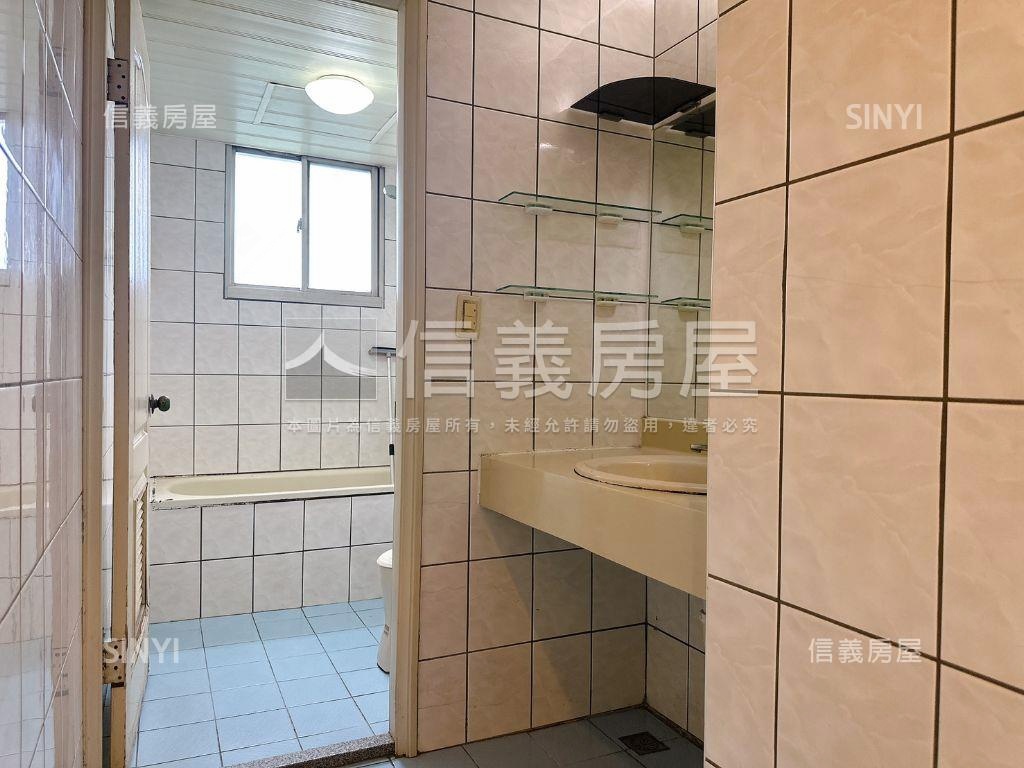 寶成皇家豪景視野四房車位房屋室內格局與周邊環境
