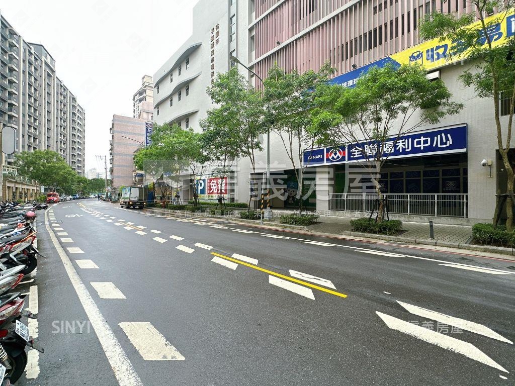 寶成皇家豪景視野四房車位房屋室內格局與周邊環境