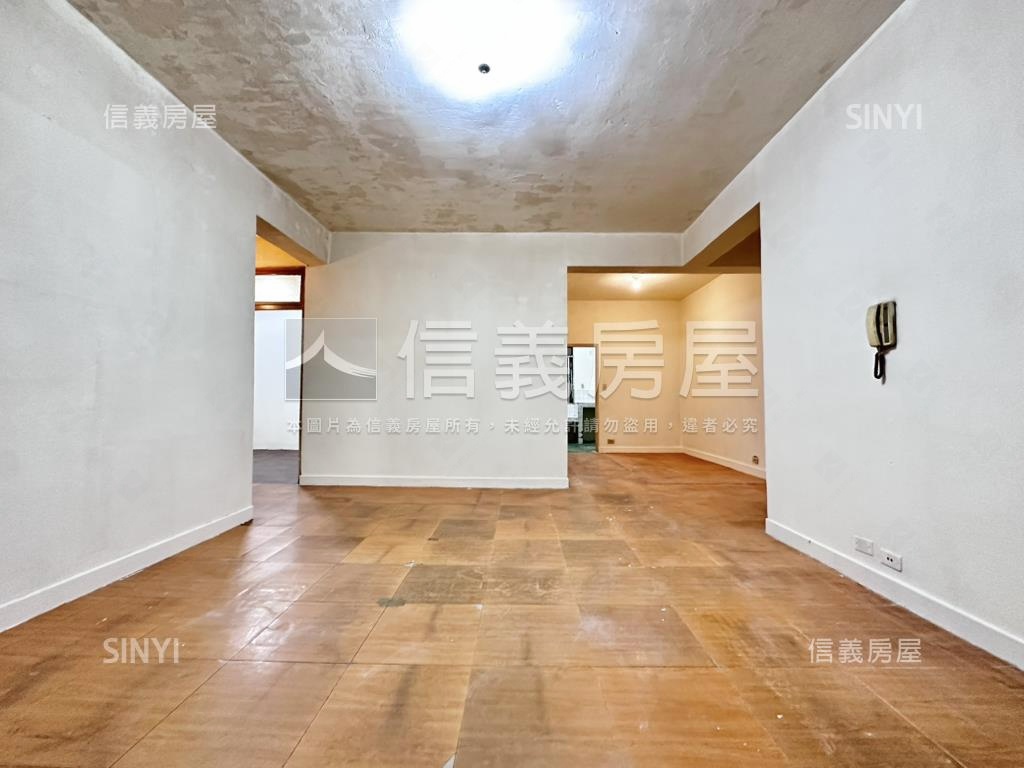 近七張方正３房二樓房屋室內格局與周邊環境