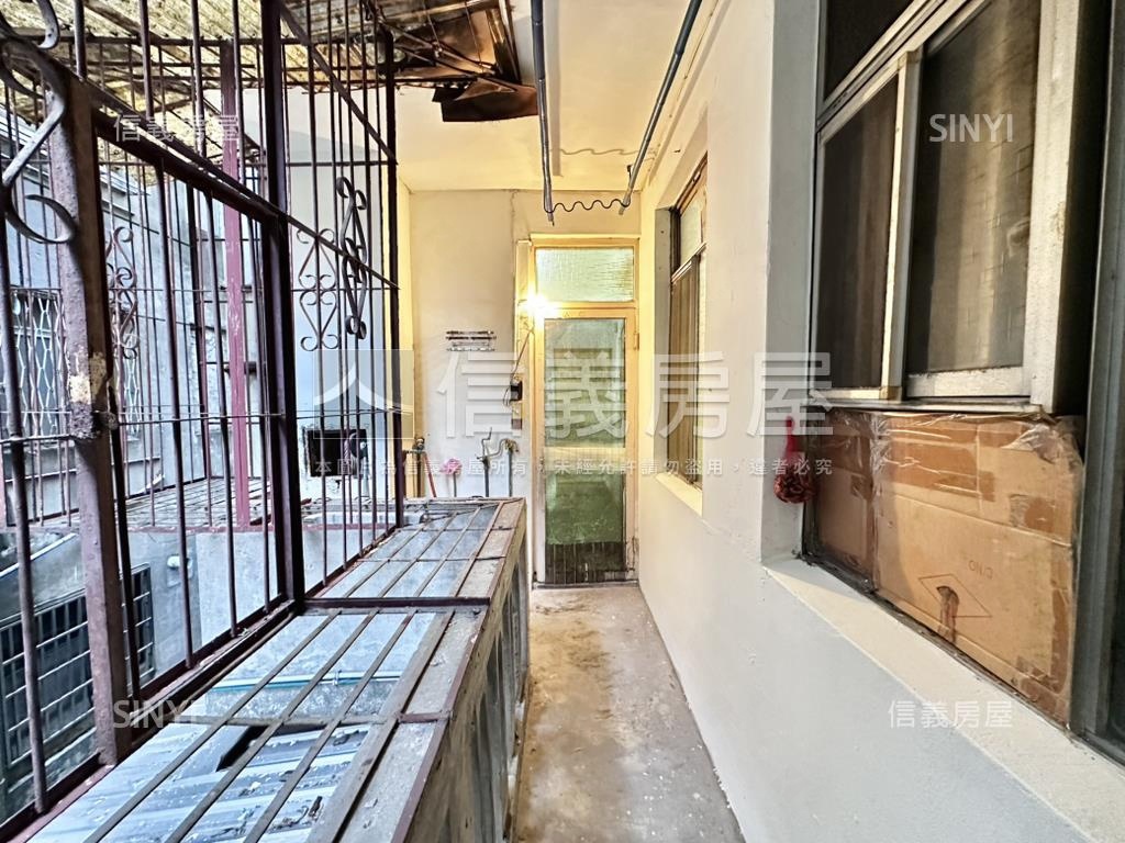 近七張方正３房二樓房屋室內格局與周邊環境