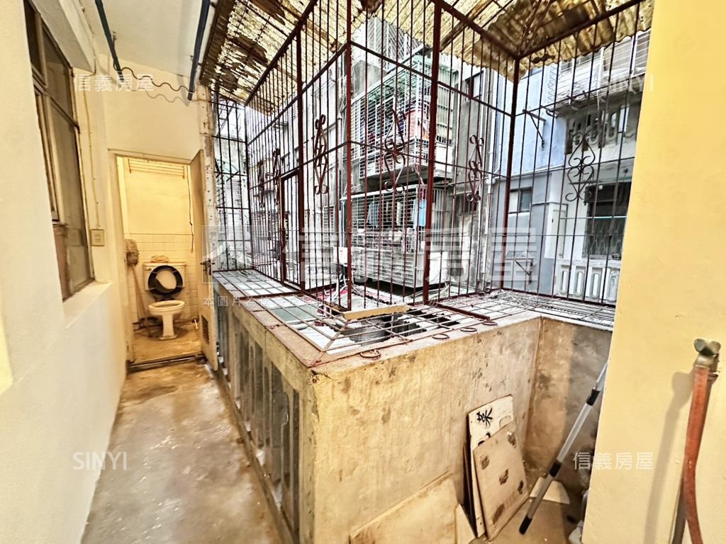 近七張方正３房二樓房屋室內格局與周邊環境