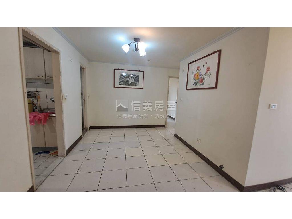 誠意出售國家新都三房車位房屋室內格局與周邊環境