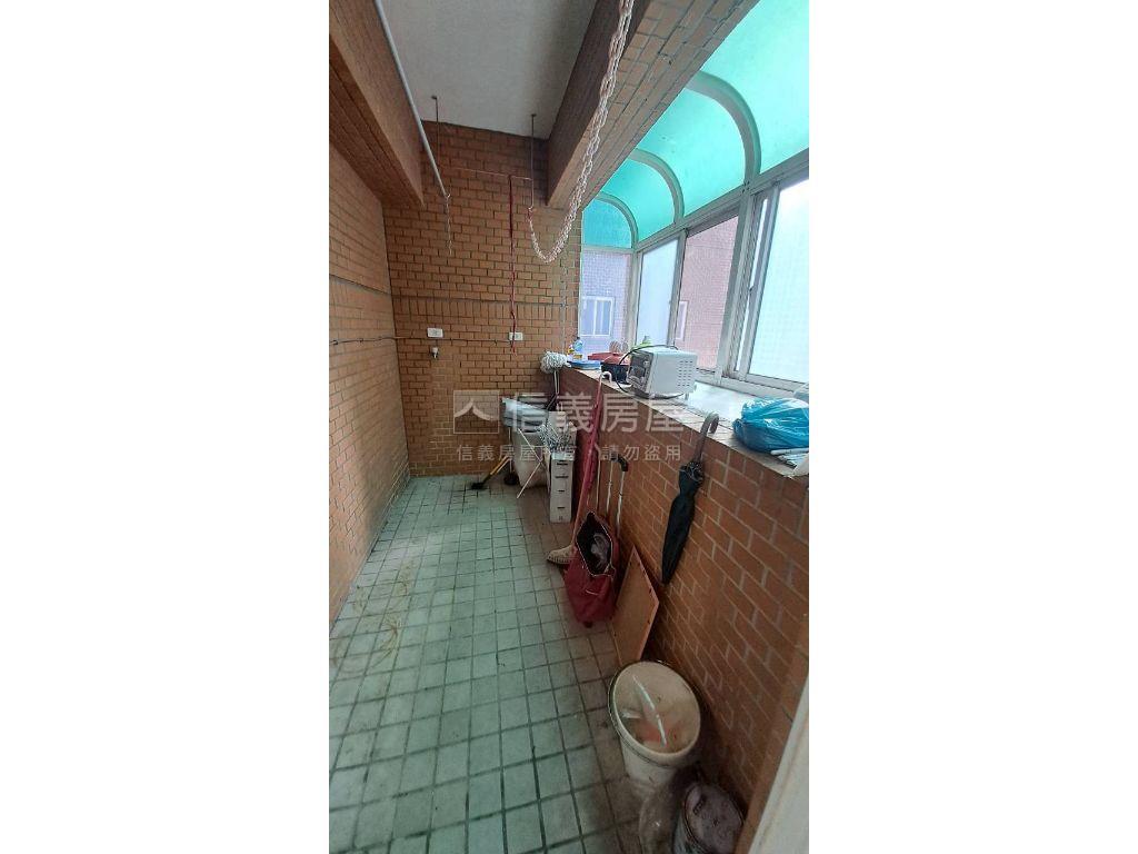 誠意出售國家新都三房車位房屋室內格局與周邊環境