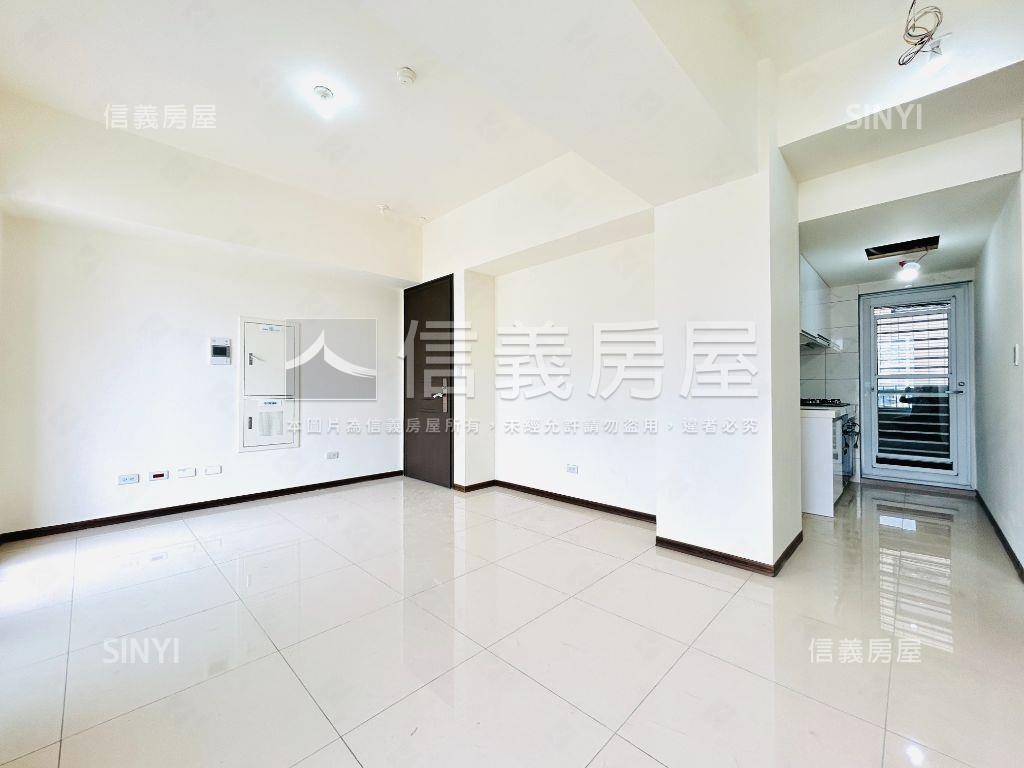 藍天白雲景觀露台採光二房房屋室內格局與周邊環境