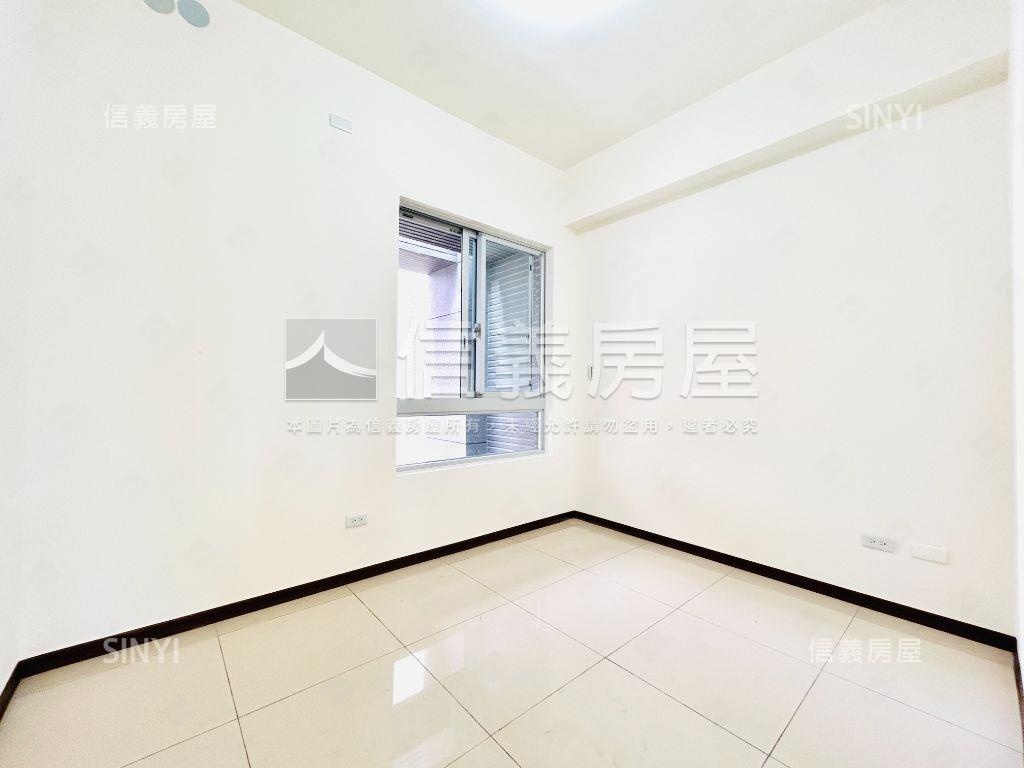 藍天白雲景觀露台採光二房房屋室內格局與周邊環境