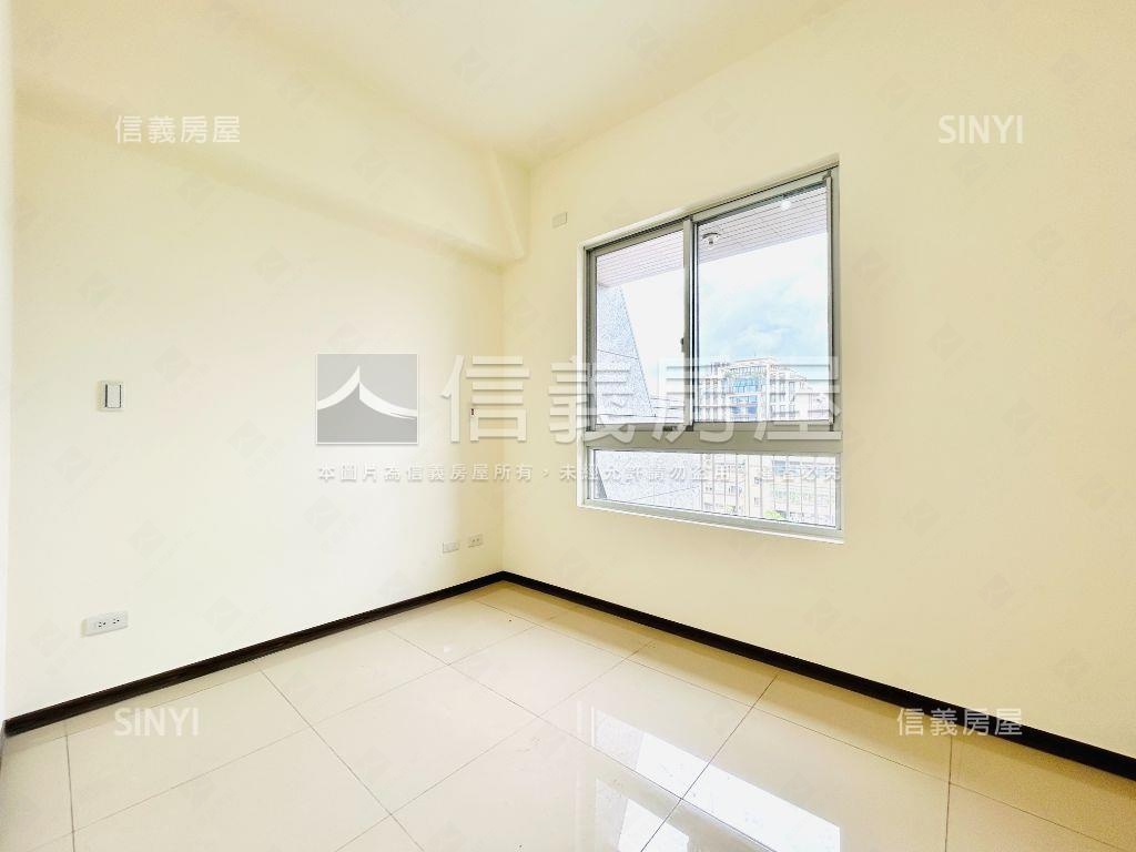 藍天白雲景觀露台採光二房房屋室內格局與周邊環境