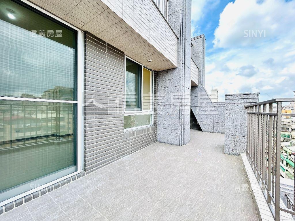 藍天白雲景觀露台採光二房房屋室內格局與周邊環境