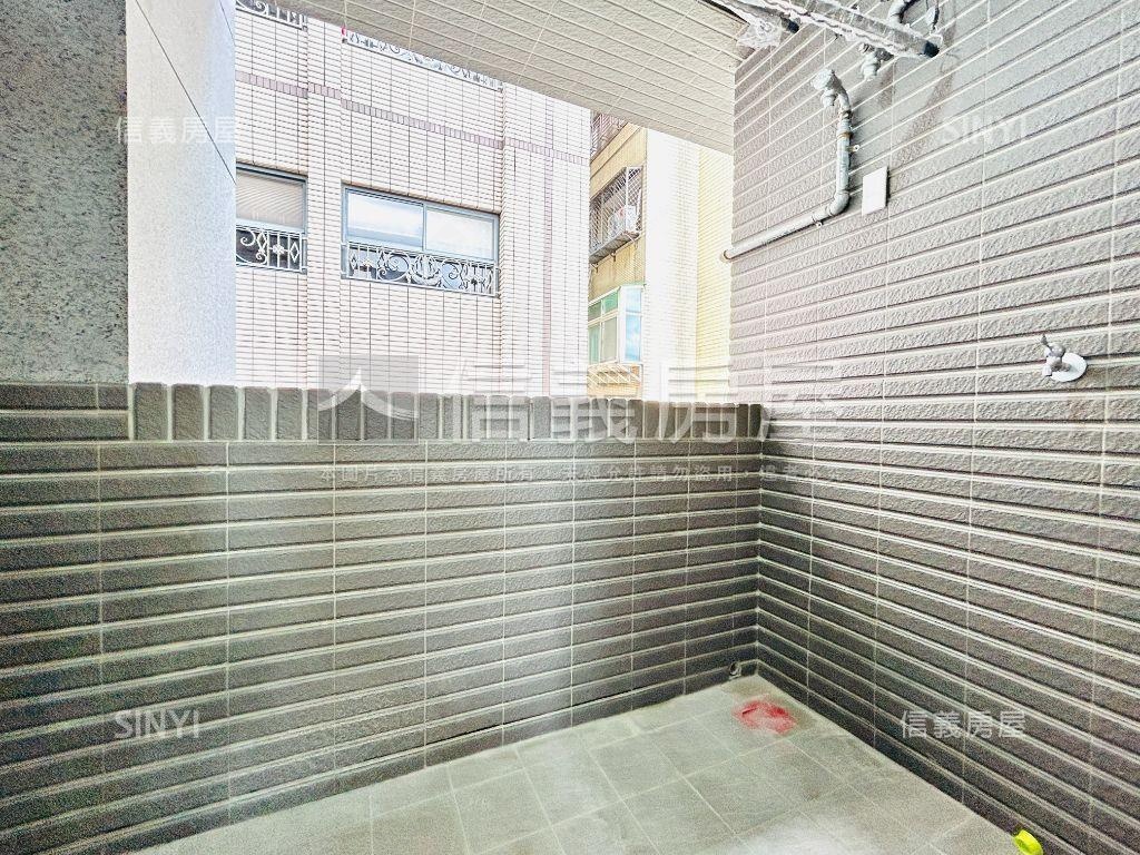 藍天白雲景觀露台採光二房房屋室內格局與周邊環境