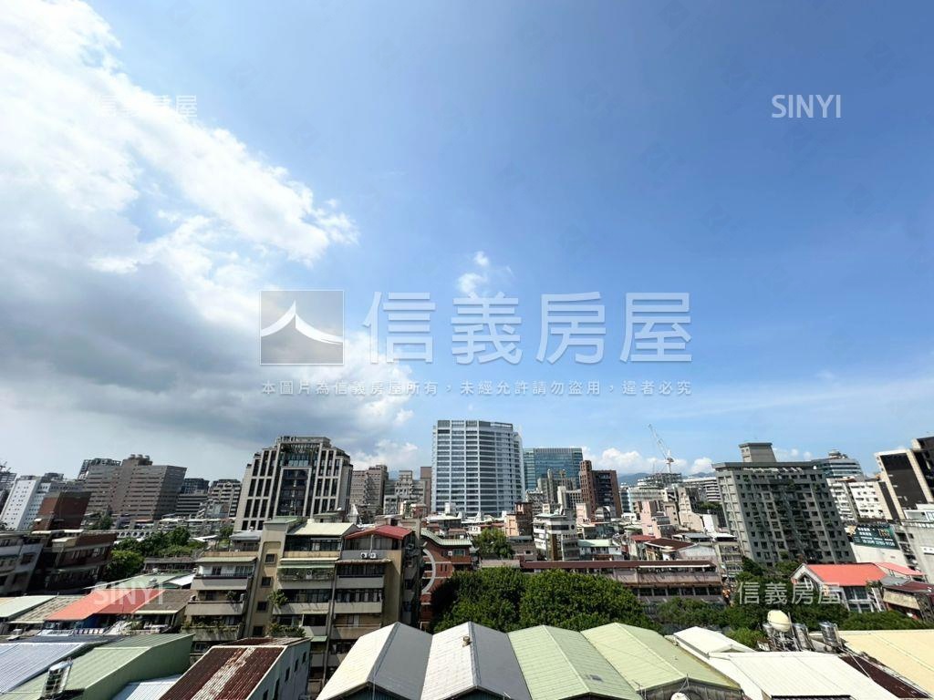 藍天白雲景觀露台採光二房房屋室內格局與周邊環境