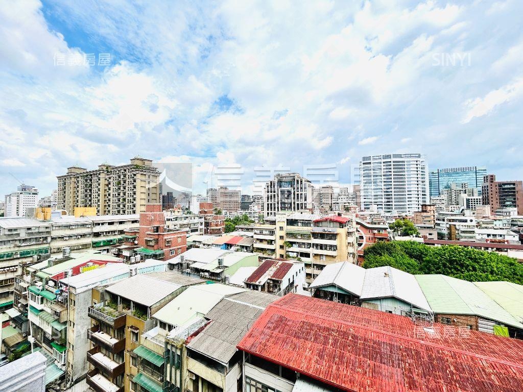 藍天白雲景觀露台採光二房房屋室內格局與周邊環境
