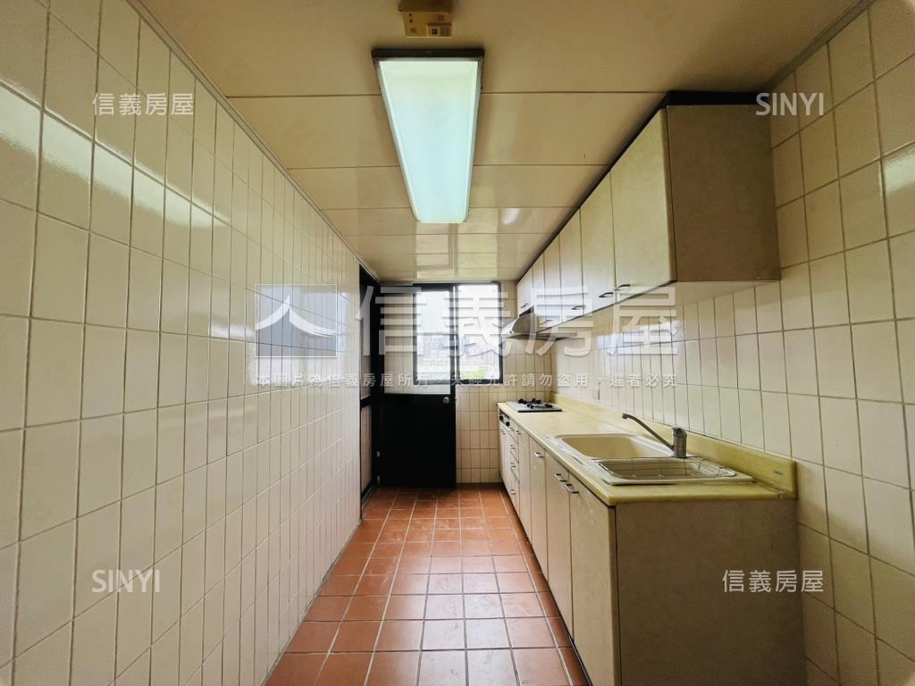 國泰新都三房車位房屋室內格局與周邊環境
