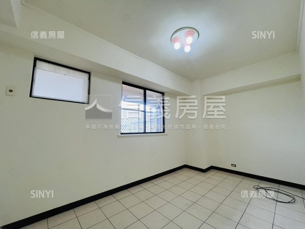 國泰新都三房車位房屋室內格局與周邊環境