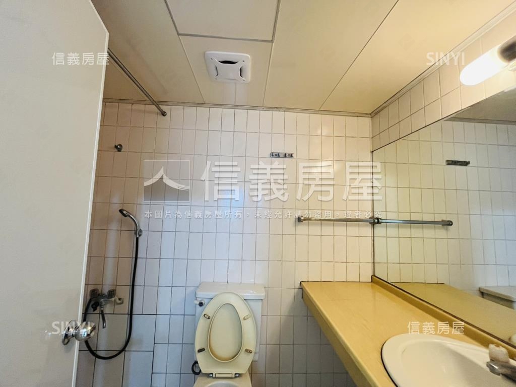 國泰新都三房車位房屋室內格局與周邊環境