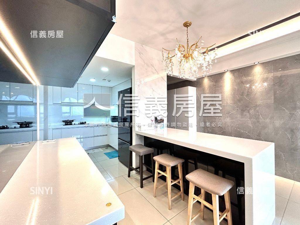 捷運宅❤次頂樓奢華雙平車房屋室內格局與周邊環境