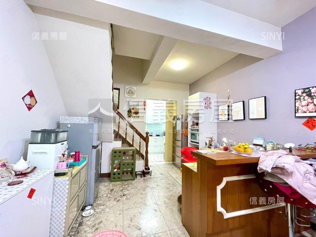 捷運黃線正街邊間車庫美透房屋室內格局與周邊環境